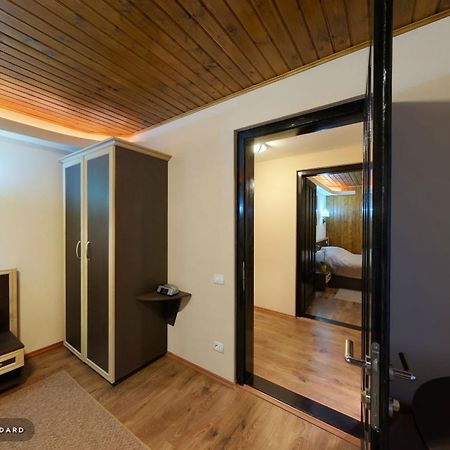 Hotel Hillden Lodge&Restaurant Drumu Carului Экстерьер фото
