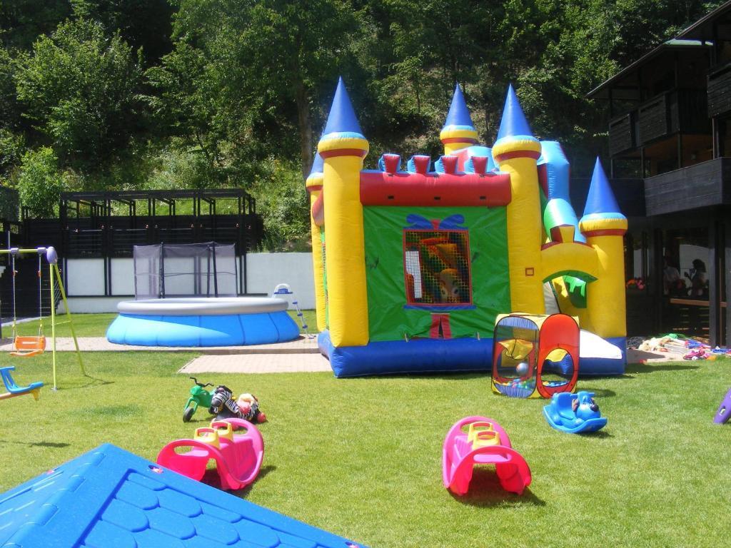 Hotel Hillden Lodge&Restaurant Drumu Carului Экстерьер фото