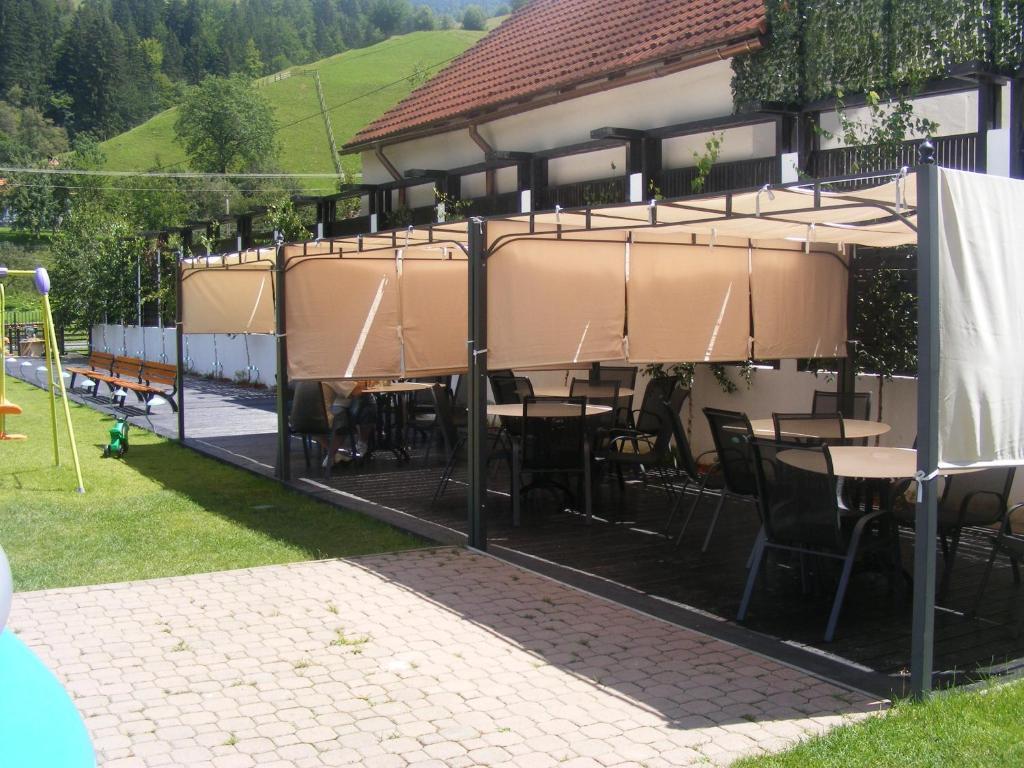Hotel Hillden Lodge&Restaurant Drumu Carului Экстерьер фото