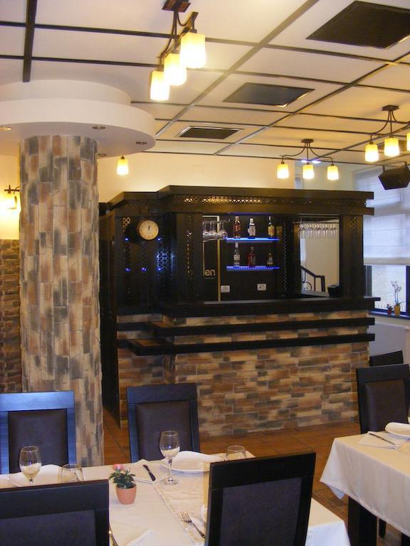 Hotel Hillden Lodge&Restaurant Drumu Carului Экстерьер фото