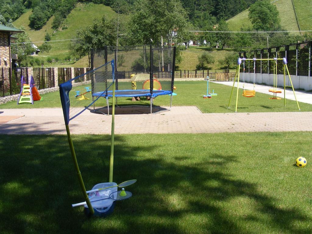Hotel Hillden Lodge&Restaurant Drumu Carului Экстерьер фото