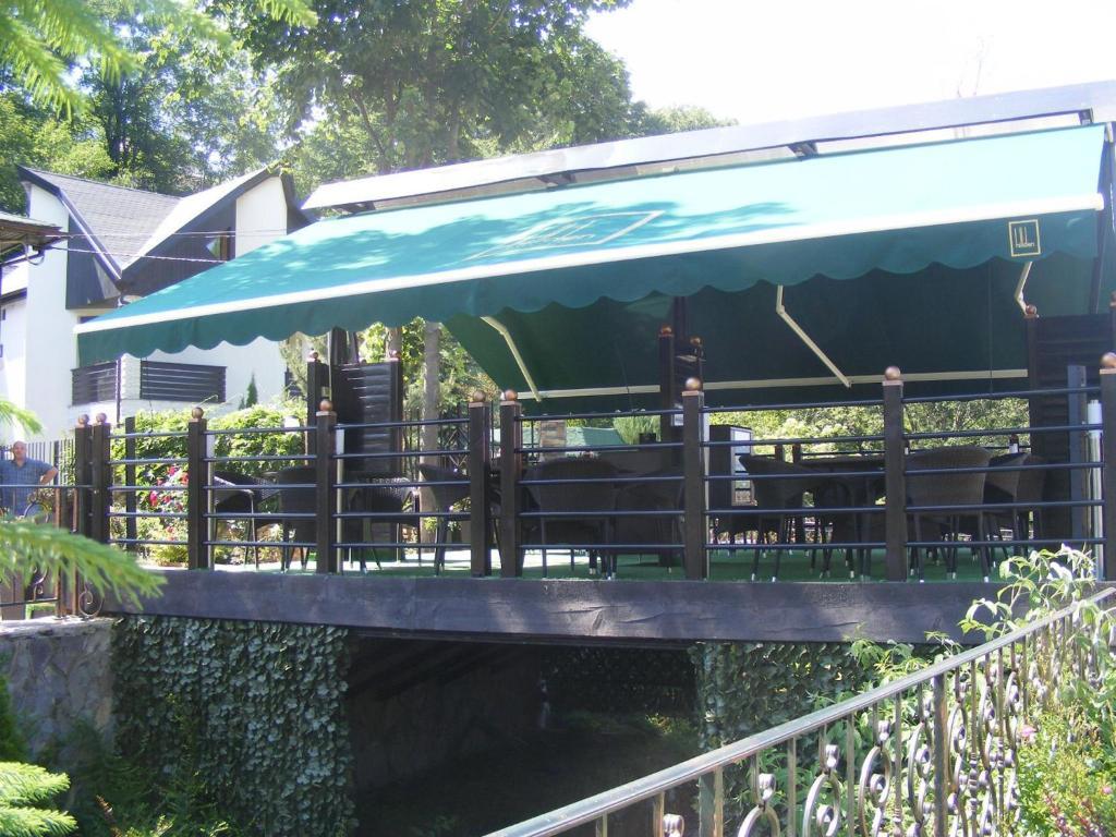 Hotel Hillden Lodge&Restaurant Drumu Carului Экстерьер фото