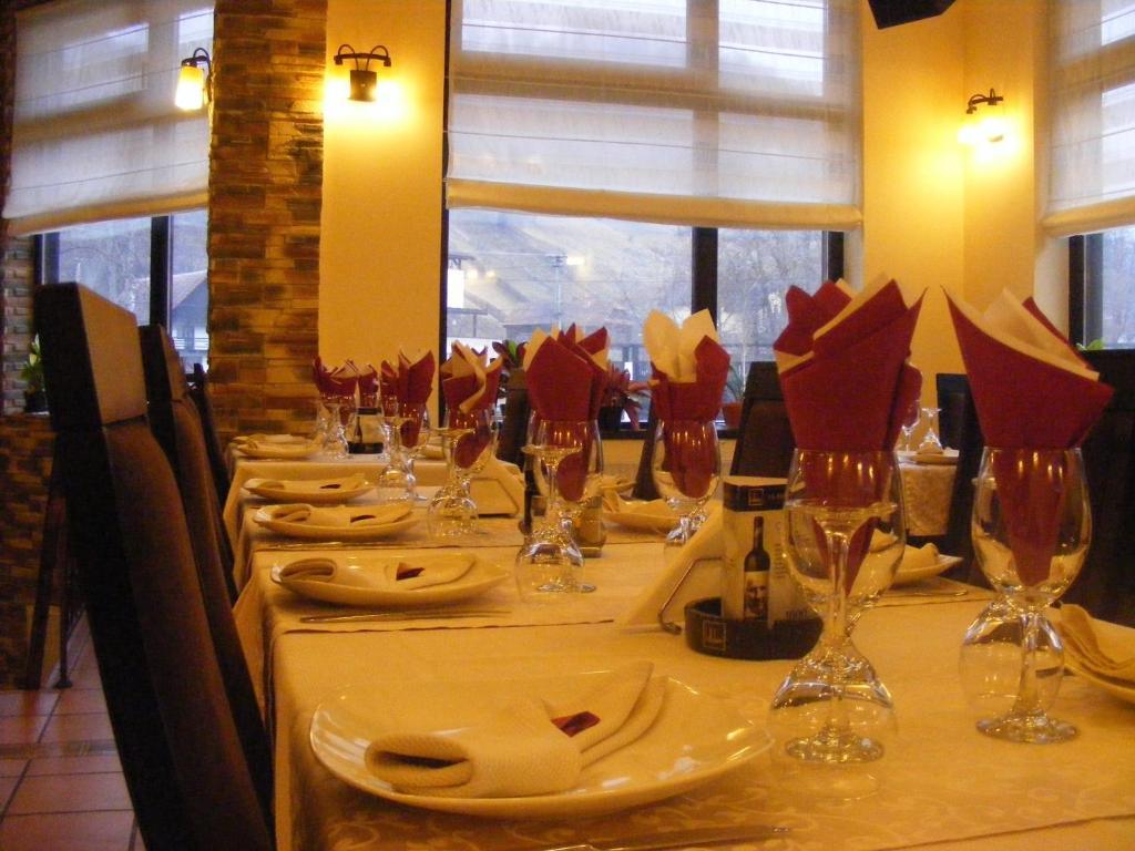 Hotel Hillden Lodge&Restaurant Drumu Carului Экстерьер фото